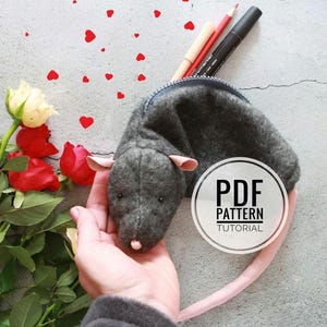 Regalo facile da realizzare per San Valentino, modello di cucito PDF per astuccio portapenne Rat, materiale scolastico, regalo fai da te a forma di topo, tutorial per strega, scrivania in stile accogliente