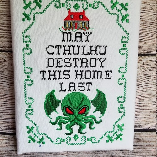 Art mural brodé sur toile May Cthulu Destroy This Home Last 6 x 8