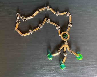 Collar Chacok A+B con colgante llamativo de lucita verde, diseño francés de los años 90.