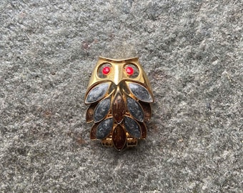 Broche de búho vintage de Orena Paris: bisutería de esmalte dorado