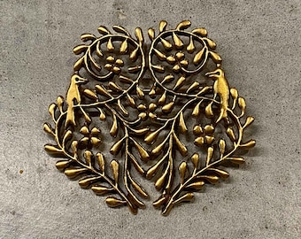 Broche vintage MMA Árbol de la Vida, tono dorado, pájaros, flor calada.