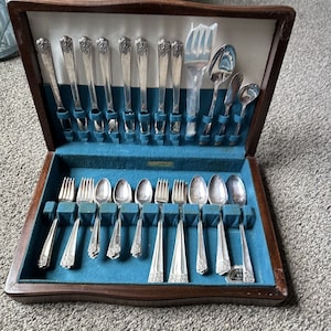 William Rogers & Son Flatware Set April International Silver