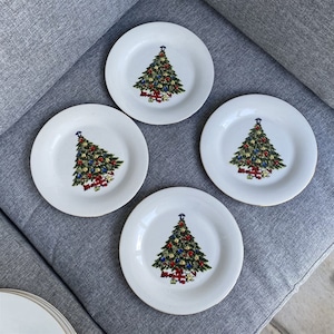 CHRISTMAS TREE Salad Plates by Sea Gull China Japan Gold Trimmed Set of 4
