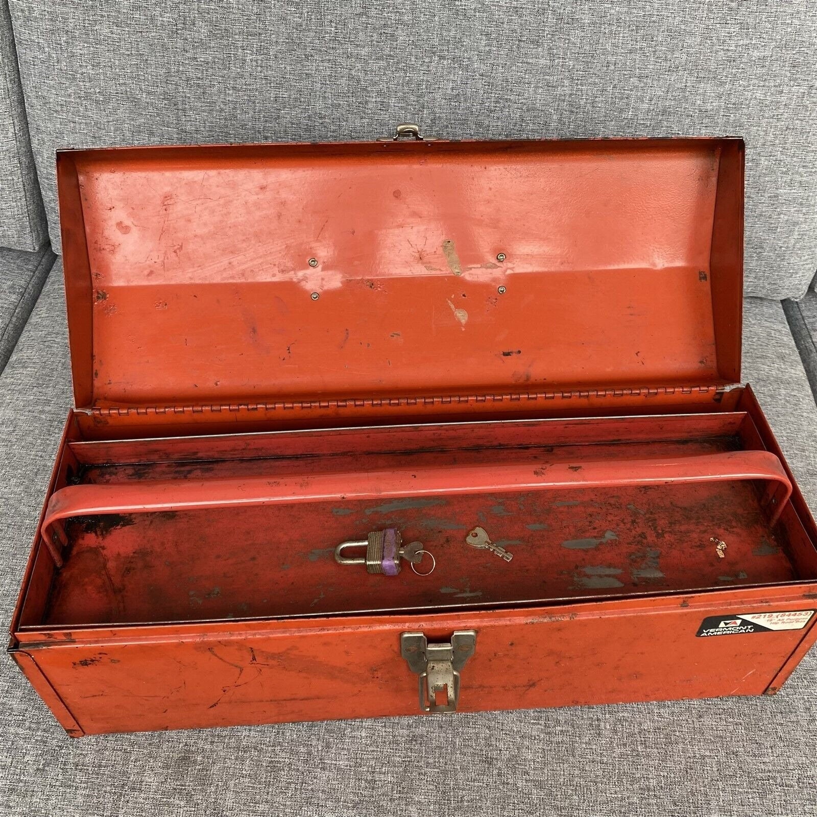 Vintage Tool Box VERMONT AMERICAN Hip Roof Box #219 W/tray Rusty