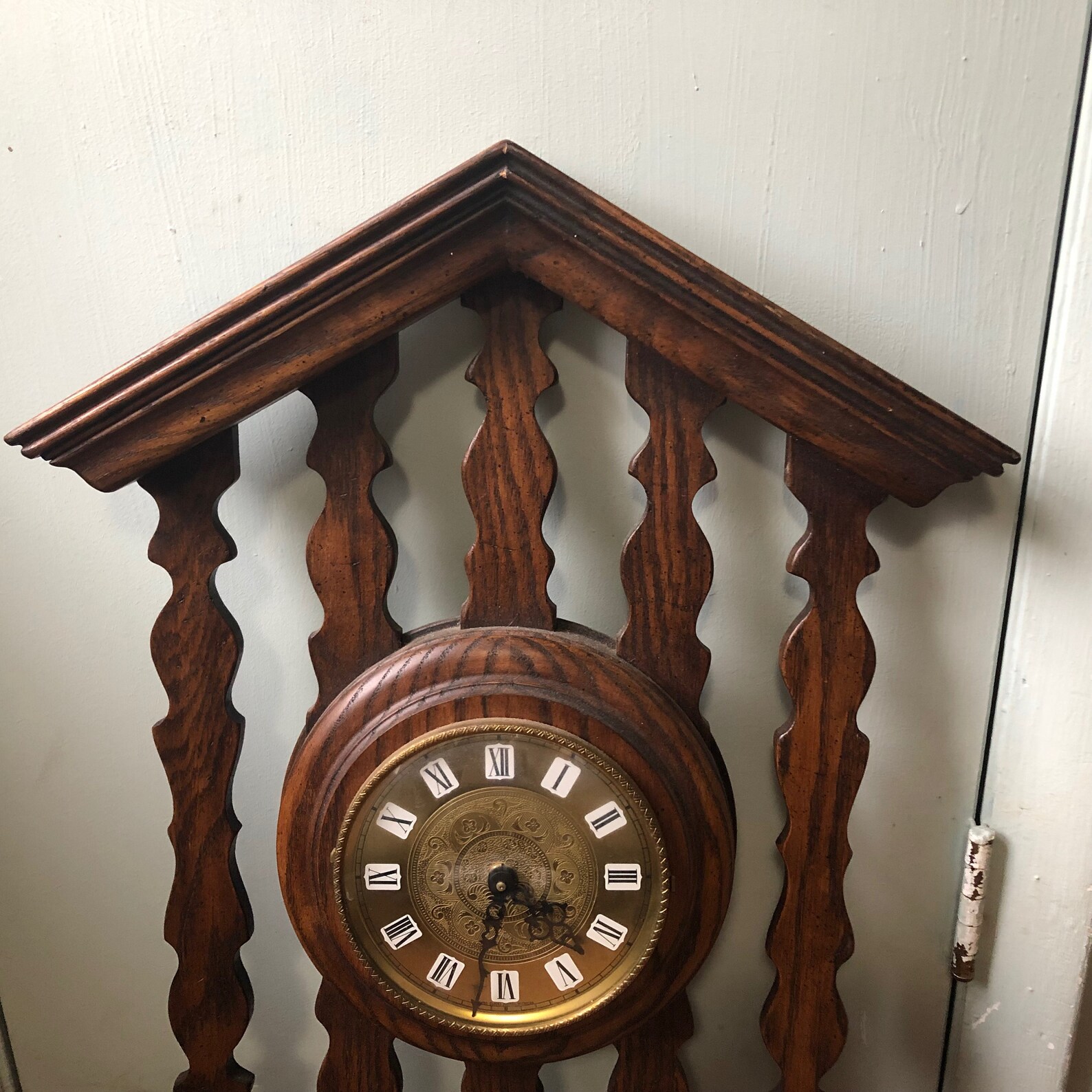 Vintage Trend Clock Zeeland Michigan Colonial Spindle Wood Large Wall