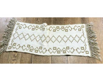 Vintage Table Runner Dresser Scarf Crochet White Green Pattern Fringe Boho Cottage Natural Element
