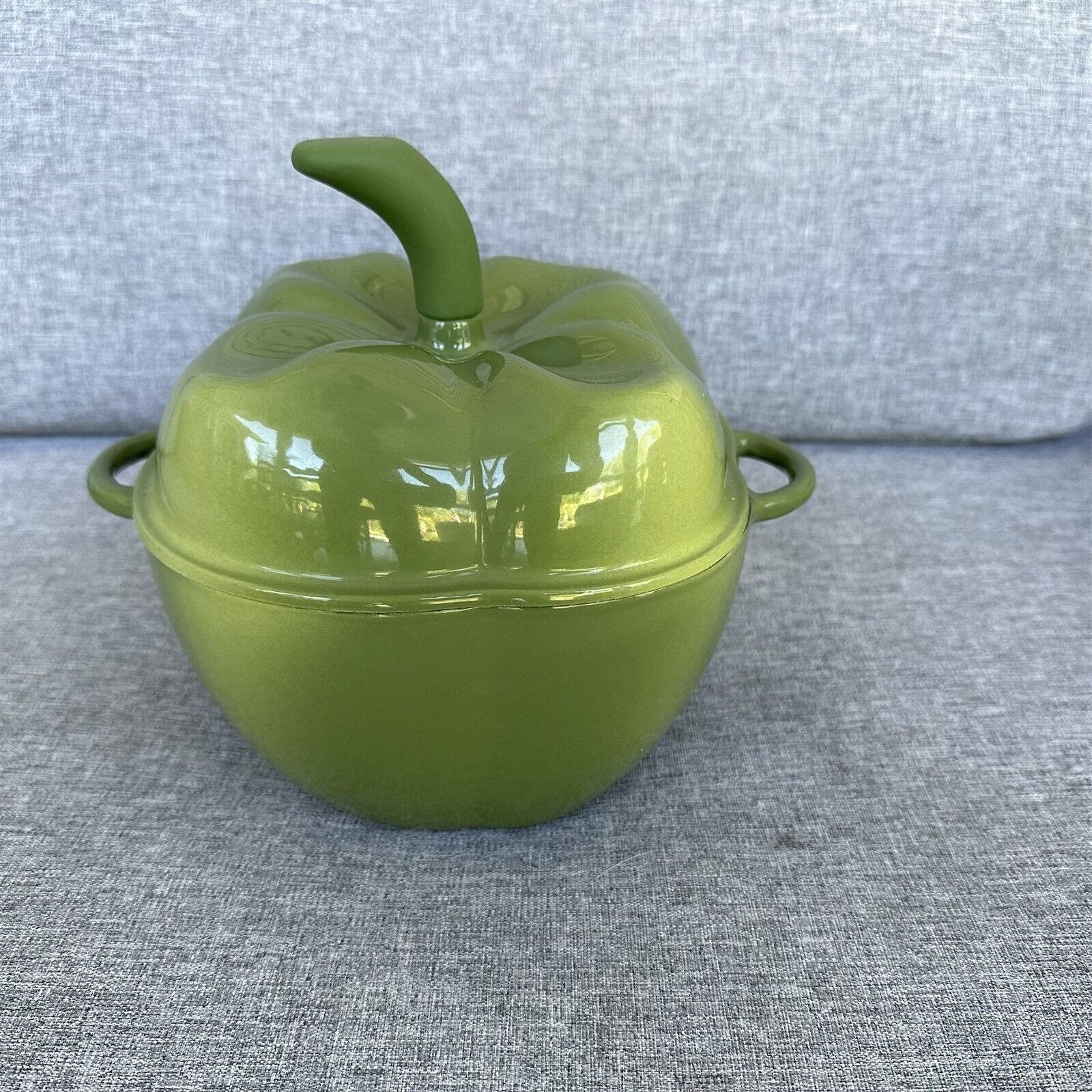 Vintage Dutch Oven Enamel Small Green Bell Pepper DUTCH OVEN 