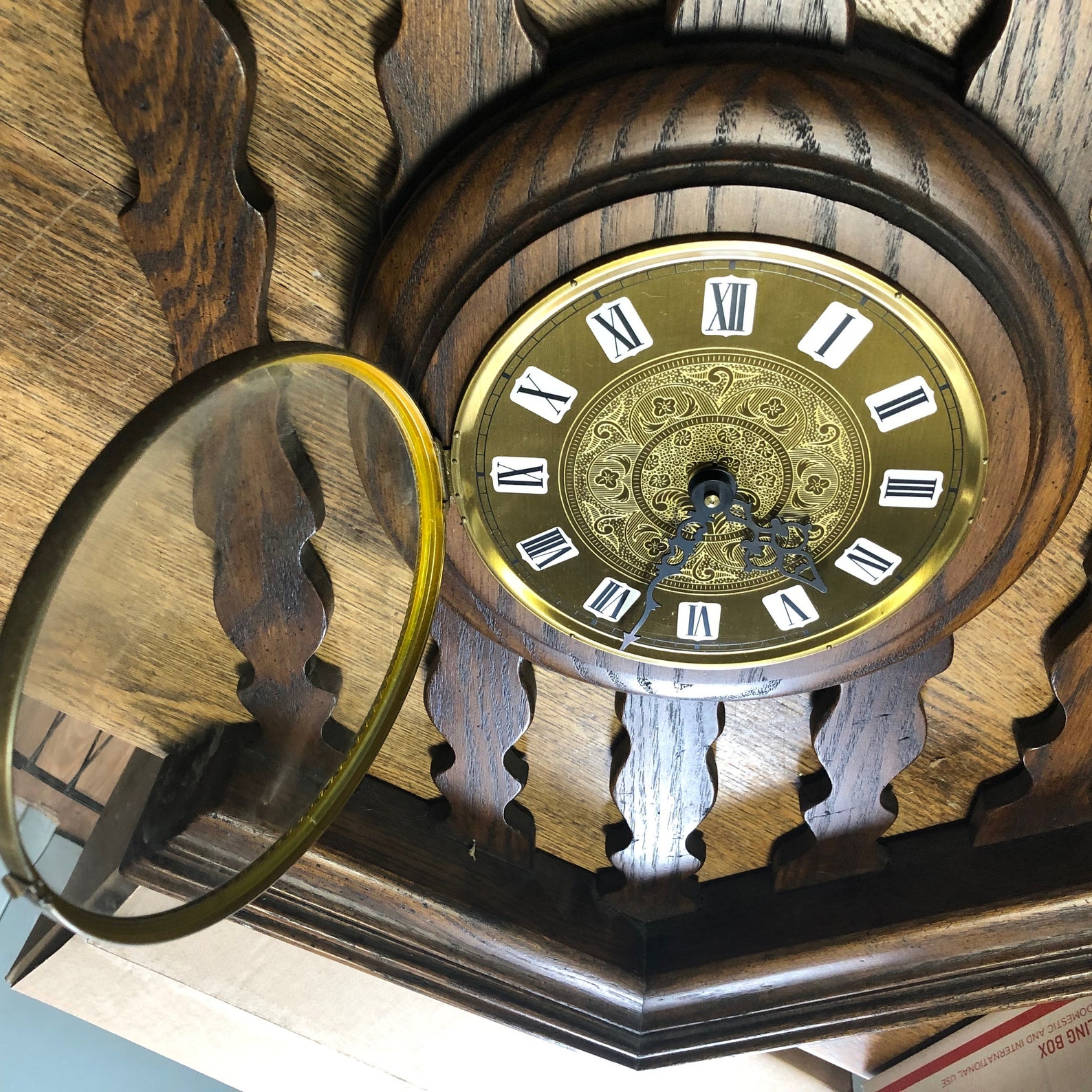 Vintage Trend Clock Zeeland Michigan Colonial Spindle Wood Large Wall