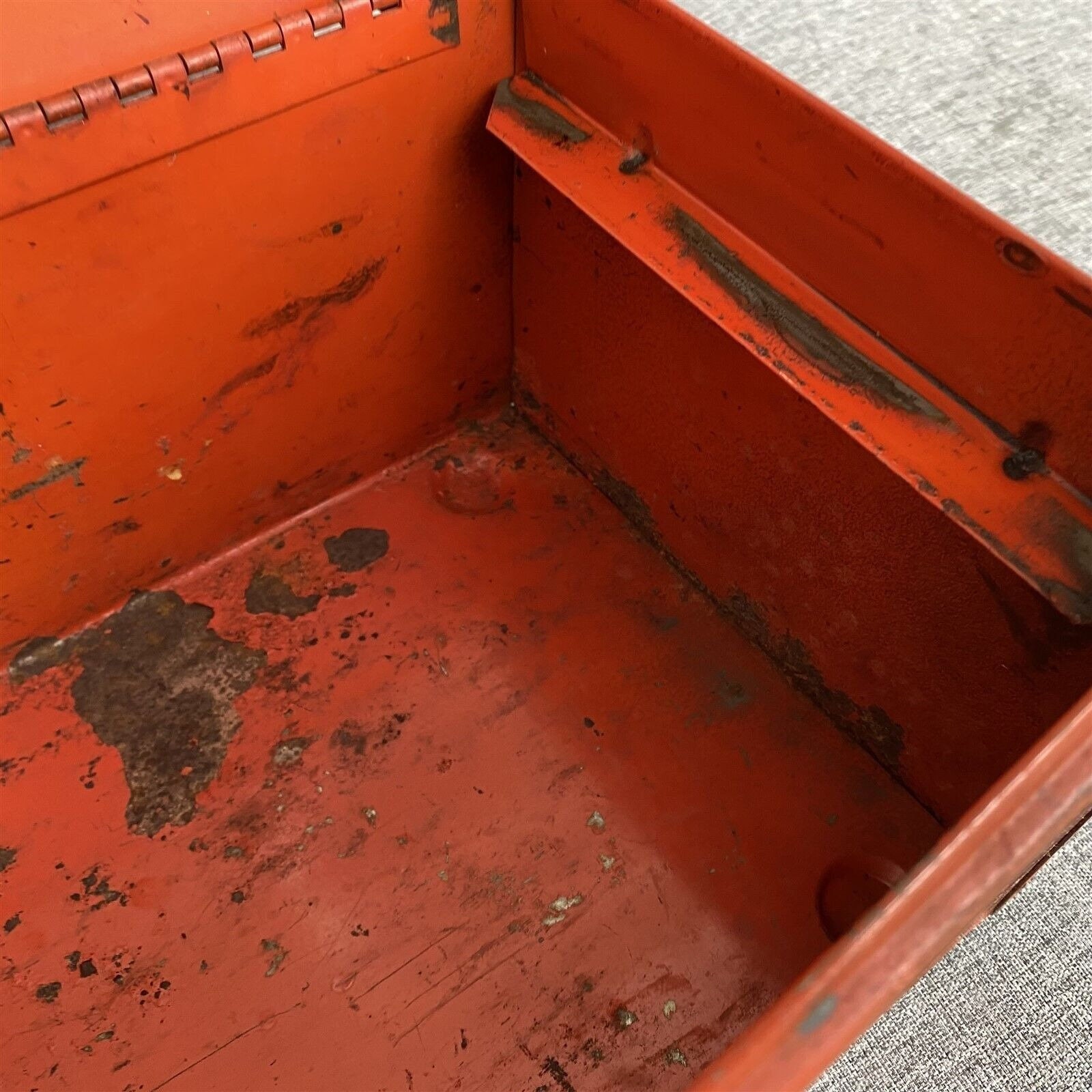 Vintage Tool Box VERMONT AMERICAN Hip Roof Box #219 W/tray Rusty