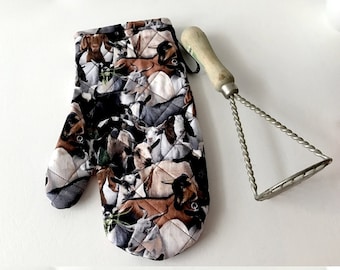 Handmade Quilted Goat Oven Mitt: Farmhouse Kitchen Accessory