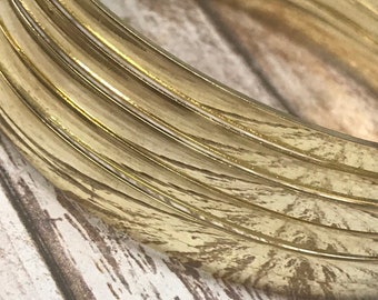 14K GFゴールドバングルブレスレット、18Kゴールドフィルドレイヤードバングル、シンプルゴールドバングル、薄型ゴールドバングル、重ね付け繊細なバングル、スタッキングバングル、