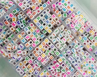 Kit de cuentas de letras para pulseras DIY, artes y manualidades para niños y adultos, kit de cuentas de corazón de varios colores surtidos, kit de cuentas de inicial de acrílico, caja de cuentas, regalo