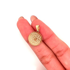 Charme de prière de sérénité, Pendentif prière pour la sérénité, Charme de prière rempli d'or, Breloques religieuses, Pendentif prière catholique, Pendentifs religieux image 7