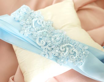 Hellblaue Perlenspitze Schärpe, Hellblaue Brautschärpe, Brautjungfer Blaue Schärpe, Blumenmädchen Schärpe, Himmelblaue Perlenspitze Schärpe Gürtel