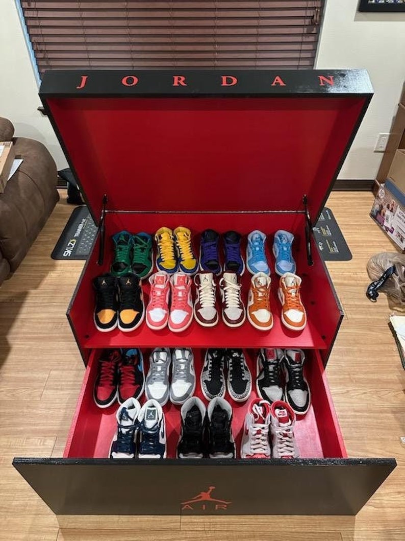 empty jordan shoe boxes