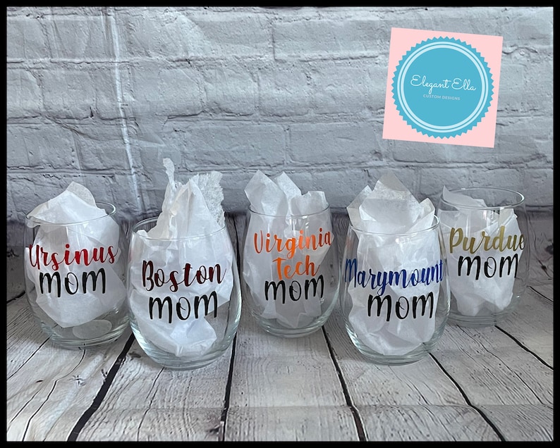 College MOM wine glasses, mom wine glass image 1