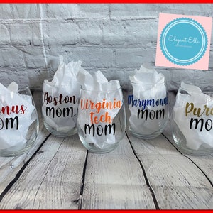 College MOM wine glasses, mom wine glass image 2