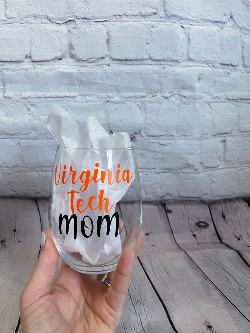 College MOM wine glasses, mom wine glass image 4