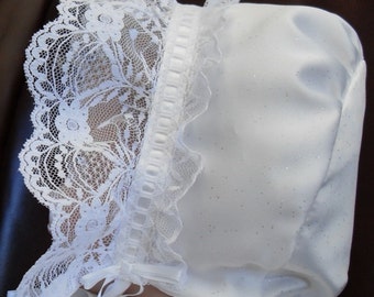 Baby bonnet with lace around face