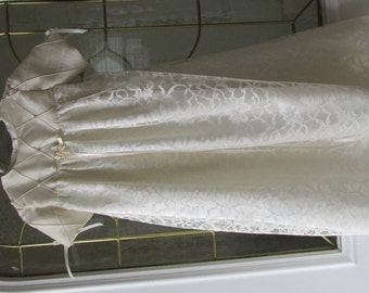 Vestido blanco de bautizo/bautismo/bendición con top de seda y falda de encaje