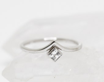 Pointy princess cut diamond ring  - 20 pts - White gold wedding ring