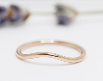 Simple curved ring - Wedding curvy band - Minimal gold wedding ring