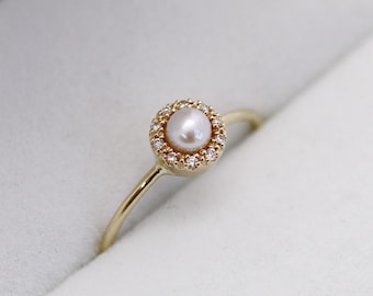 White pearl + diamond halo ring - 14k gold - Minimal gold ring