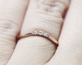 Three diamonds curved ring - 14k rose gold - Minimal gold ring
