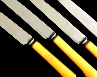 Vintage Butterscotch Bakelite Dinner Knives: Art Deco Kitchen Cutlery Set