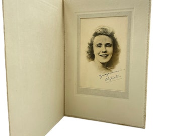 1930年代のヴィンテージポーランド人女性の肖像画：コネチカットスタジオ写真（フォルダー内）