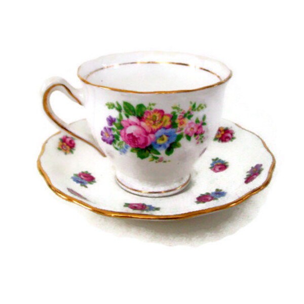 Vintage Tea Cup Set, Colclough China, Floral Tea Cup y Saucer with Roses, 1940's, Bone China Made in England Colclough Teacup Cottage Chic