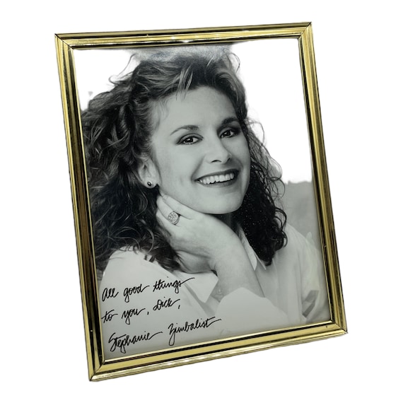 セール…キャンディスミシェル直筆サイン入り写真…Candice Michelle ステファニー・ジンバリスト直筆サイン入り写真：1980年代レミントン