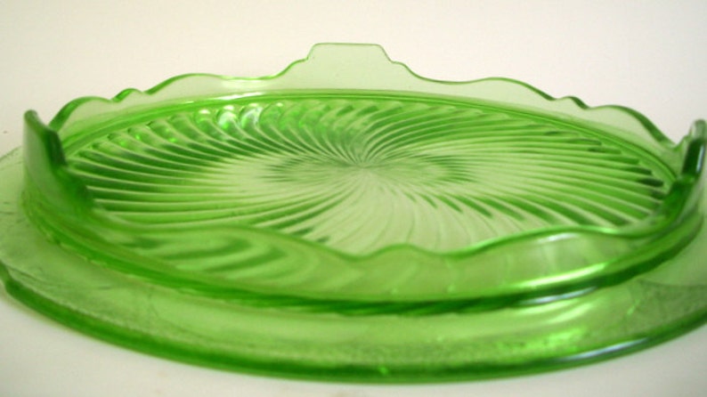Vintage Anchor Hocking Footed Cake Plate Green Glass Spiral Optic Pattern Depression Glass Home Decor Green Kitchen 1920s Wedding Cake Stand