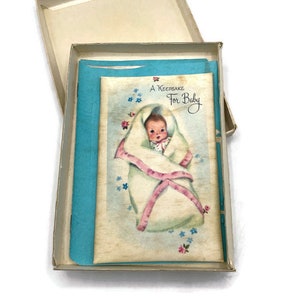 Un souvenir pour bébé vintage des années 40 et 50, mini livre pour bébé en boîte avec une couverture en satin, souvenirs baby-boomers, cadeau de baby shower rétro