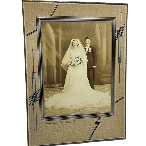 Vintage 1930s 1940s Studio Portrait of a Bride and Groom, Wedding Portrait, Framed in Photo Folder, Photography Studio, Old Photos, Art Deco