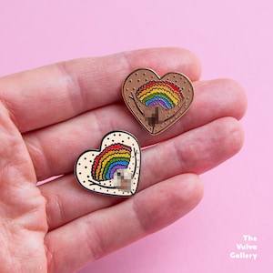 Regenbogen Vulva Pin Duo • Harte Emaille Pins • Die Vulva Gallery