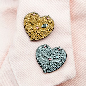 Glitter Vulvacats • Emaille Pin Duo Set • Die Vulva Gallery