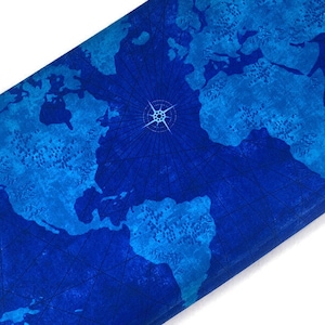 Tissu imprimé carte du monde vintage Vendu par mètre. Carte Bleu Royal & Turquoise, Trésors Intemporels. 100 % coton pour couettes, vêtements, décoration d'intérieur.