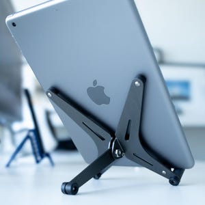 Soporte para iPad F2: soporte ajustable de aluminio para tabletas de aviación / Cantidades limitadas