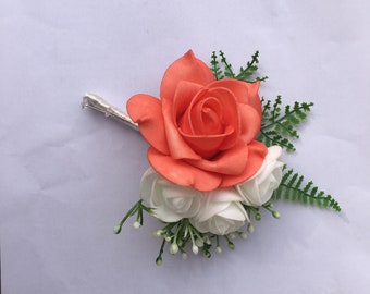 Coral Rose Boutonniere, Coral Flower Grooms Pin, Blume Revers Boutonniere, Knopfloch Pin, Groomsmen Anstecknadel XH17