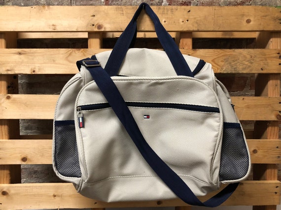tommy hilfiger luggage size