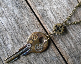 Naszyjnik z kluczem steampunkowym, koła zębate z różnych metali, łańcuszek OOAK 28"