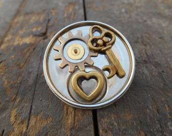 Broche Steampunk "Llave de mi Corazón": Joyas con piezas de reloj recicladas