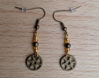 Pendientes colgantes de bronce y oro con engranajes de metal de bronce.