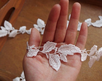 lace trim with leaves