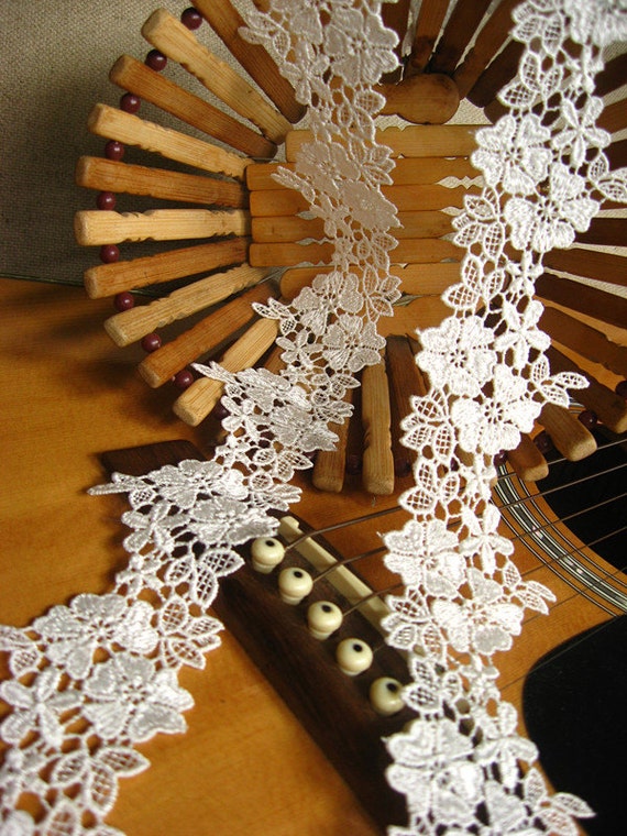 off White venise lace trim, crocheted lace trim, retro floral trim lace, guipure lace trim, ivory lace trim, bridal lace trim, DG009B