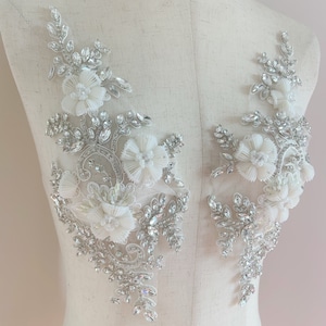 Handgefertigte Strassapplikation mit 3D-Blumen, eleganter 3D-Blumen-Strass-Miederaufnäher für Couture, Brautkleid, Kopfschmuck