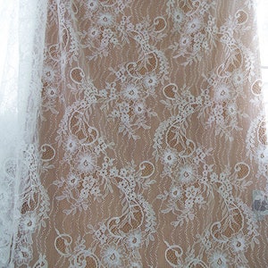 off white chantilly lace fabric, lace fabric for bridal dress, French lace fabric on sale, 2017 new arrival