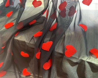 Tulle extensible noir avec des coeurs en velours rouge pour robe moulante, tissu en résille puissant, tissu en tulle élastique, lisse, bien drapé