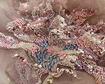 Tela bordada con cuentas de color rosa malva y flores, tela de tul con cuentas pesadas y flores coloridas para vestidos, alta costura